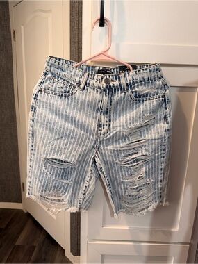 Striped Distressed bermuda Shorts - Light Blue & White